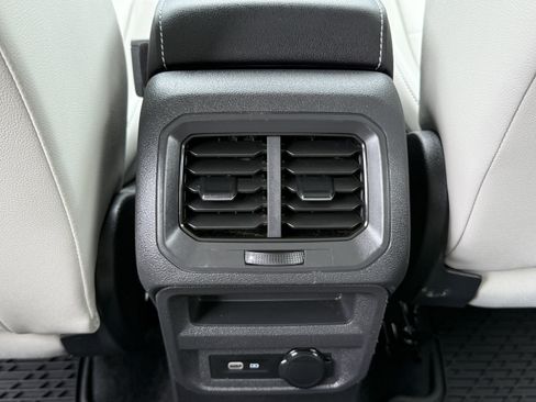 Used 2021 Volkswagen Tiguan SEL FWD image 18