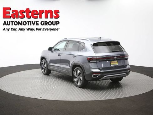 Used 2025 Volkswagen Taos SE AWD/4WD image 63