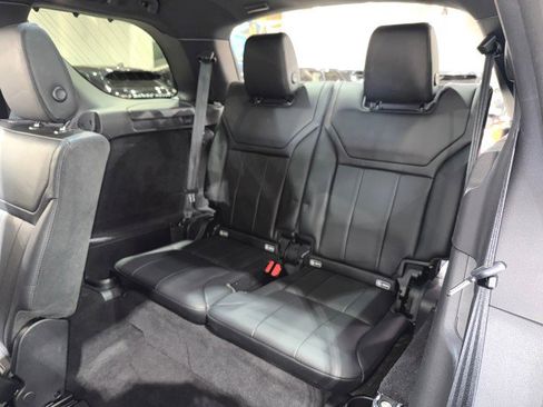 Used 2018 Land Rover Discovery SE image 15