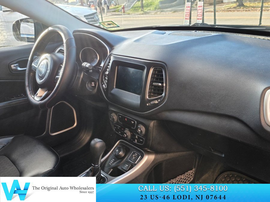 Used 2019 Jeep Compass Latitude w/ Cold Weather Group AWD/4WD image 12