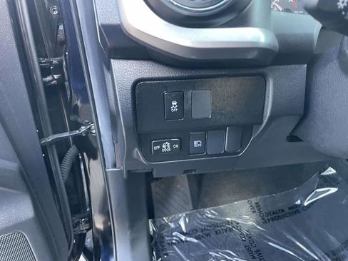 Used 2022 Toyota Tacoma SR5 w/ Technology Package image 31