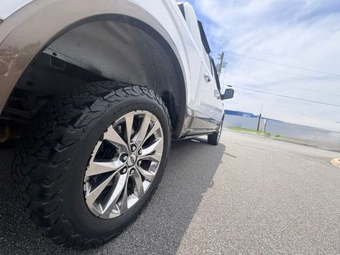 Used 2017 Ford F150 Lariat w/ Equipment Group 502A Luxury AWD/4WD image 9