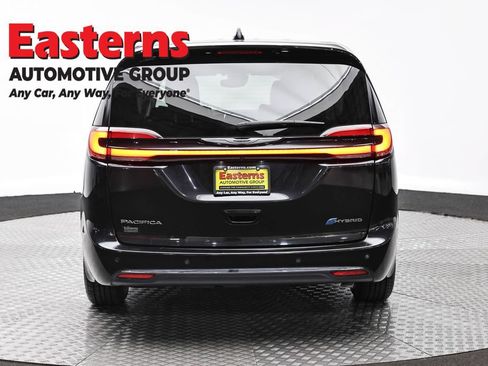 Used 2023 Chrysler Pacifica Limited FWD image 6