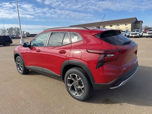 New 2026 Chevrolet Trax LT w/ Driver Confidence Package FWD image 5