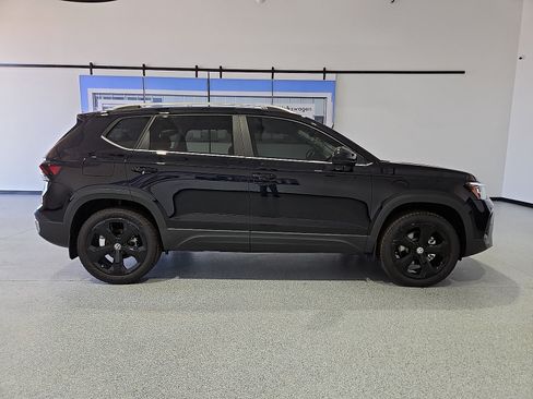 New 2026 Volkswagen Taos SEL AWD/4WD image 9