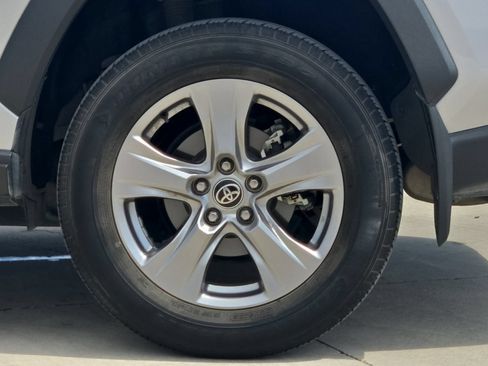 Used 2022 Toyota RAV4 XLE w/ Convenience Package FWD image 24
