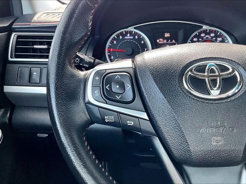 Used 2015 Toyota Camry SE w/ Moonroof Package image 24
