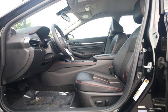 Used 2025 Nissan Altima 2.5 SR AWD/4WD image 12
