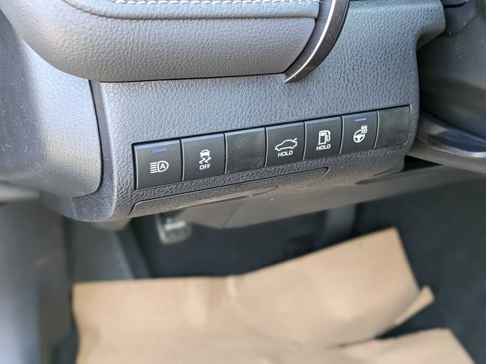Used 2024 Toyota Camry SE w/ Cold Weather Package FWD image 18