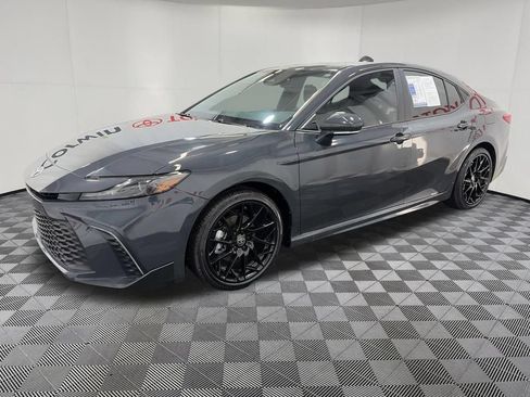 Used 2026 Toyota Camry SE FWD image 4