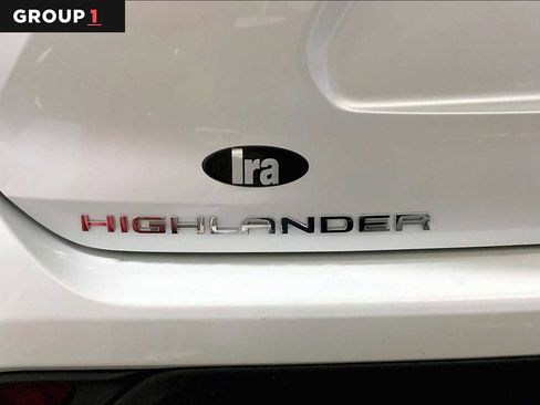 Used 2024 Toyota Highlander XLE image 10