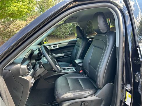 Used 2023 Ford Explorer XLT RWD image 35