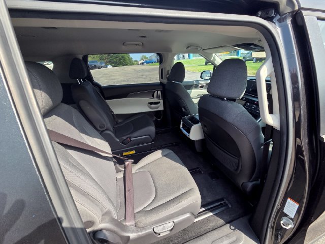 Used 2022 Kia Carnival LX FWD image 32