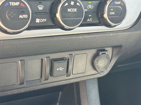 Used 2022 Toyota Tacoma SR AWD/4WD image 26