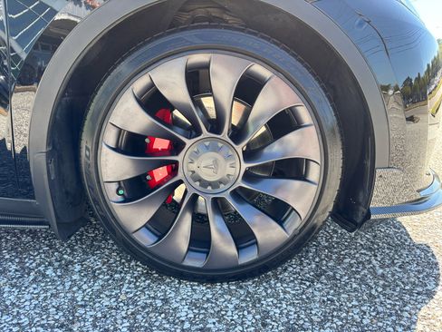 Used 2021 Tesla Model Y Performance image 40