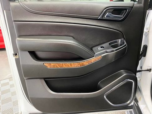 Used 2019 Chevrolet Suburban Premier image 13