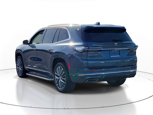 Used 2025 Buick Enclave Avenir w/ Super Cruise Package FWD image 4