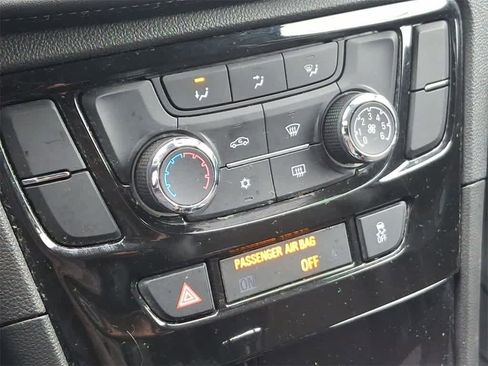 Used 2020 Buick Encore Preferred image 25