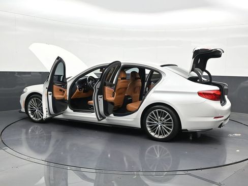 Used 2020 BMW 530i w/ Convenience Package RWD image 39