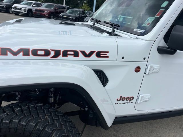 Used 2026 Jeep Gladiator Mojave AWD/4WD image 3