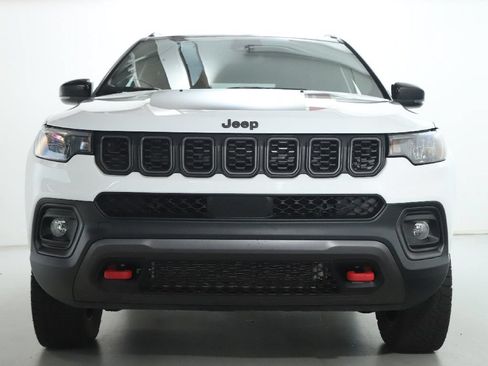 Used 2025 Jeep Compass Trailhawk AWD/4WD image 6
