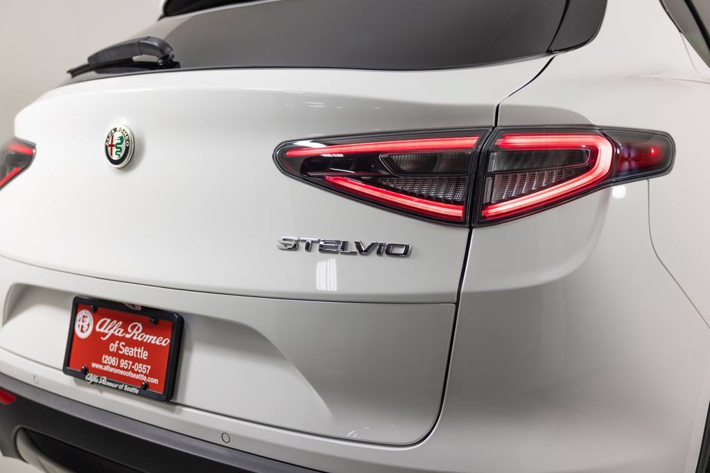 New 2025 Alfa Romeo Stelvio Sprint w/ Convenience Package AWD/4WD image 15