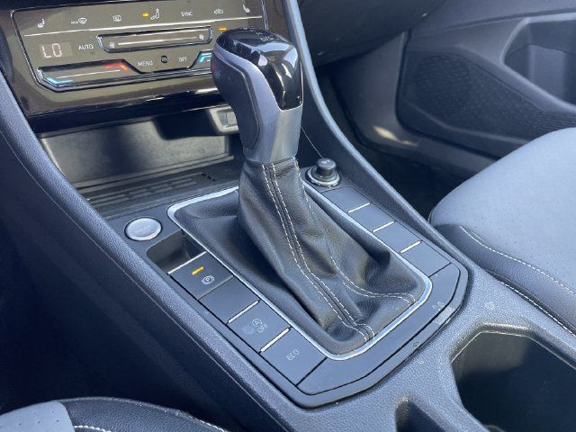Used 2025 Volkswagen Jetta SE FWD image 21
