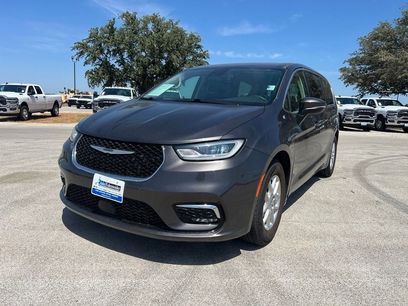 Used 2023 Chrysler Pacifica Touring-L