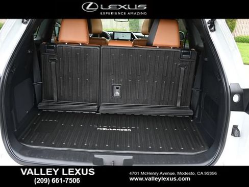Used 2024 Toyota Highlander Platinum AWD/4WD image 19
