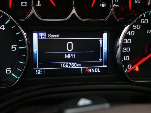Used 2017 Chevrolet Suburban Premier AWD/4WD image 38