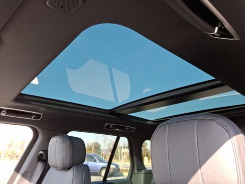 New 2025 Land Rover Range Rover SE image 12