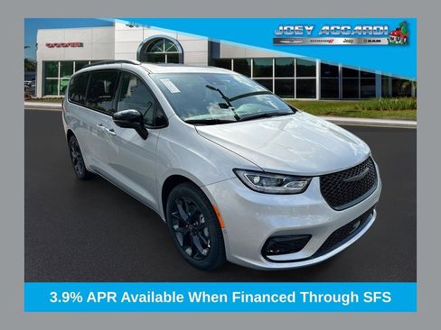 New 2026 Chrysler Pacifica Limited w/ S Appearance Package image 1