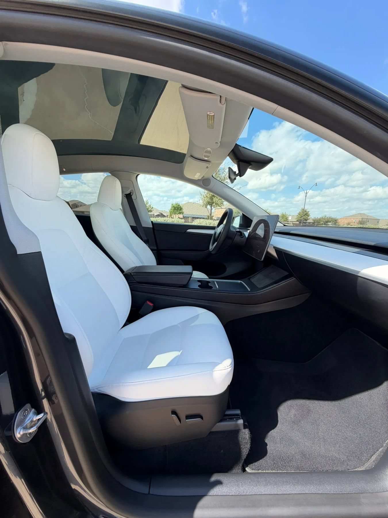 Used 2024 Tesla Model Y Long Range AWD/4WD image 21