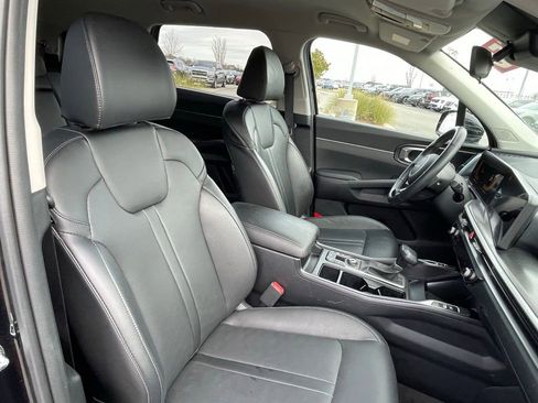 Used 2025 Kia Sorento S image 31