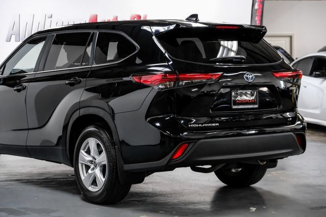 Used 2023 Toyota Highlander LE AWD/4WD image 17
