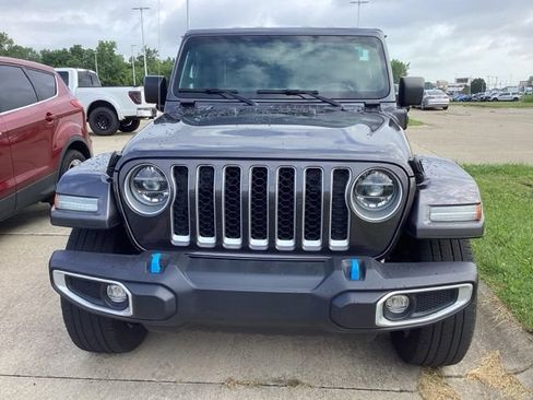 Used 2022 Jeep Wrangler Unlimited Sahara w/ Cold Weather Group AWD/4WD image 3