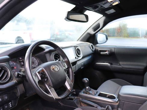 Certified 2022 Toyota Tacoma TRD Off-Road image 10