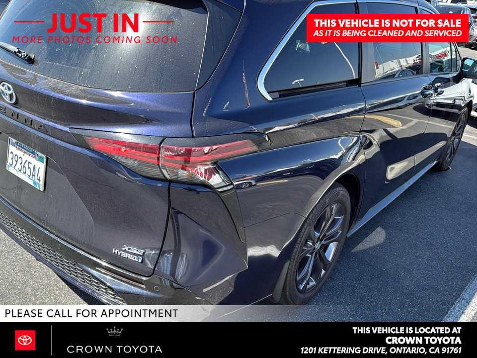 Used 2024 Toyota Sienna XSE w/ XSE Plus Package FWD image 4