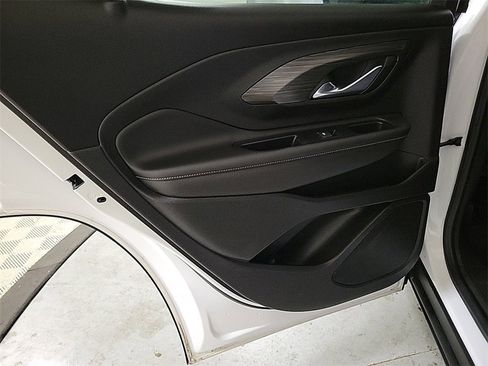 Used 2023 GMC Terrain SLE w/ Driver Convenience Package image 10