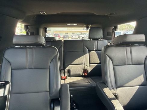 Used 2022 Chevrolet Tahoe RST w/ Luxury Package RWD image 12