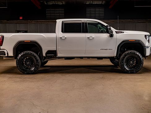 Used 2025 GMC Sierra 2500 AT4 AWD/4WD image 11
