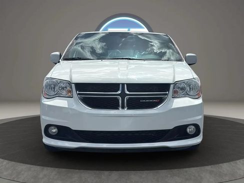 Used 2019 Dodge Grand Caravan SE FWD image 4