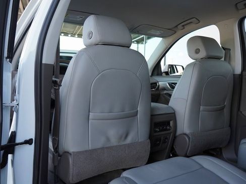 Used 2020 Chevrolet Traverse LT w/ LT Premium Package image 32