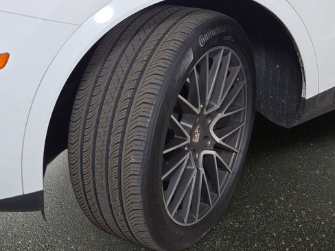 Used 2019 Porsche Cayenne image 37