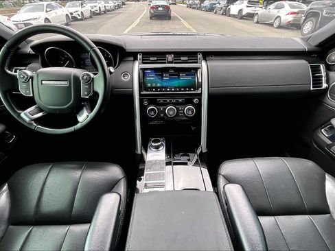 Used 2017 Land Rover Discovery HSE image 14