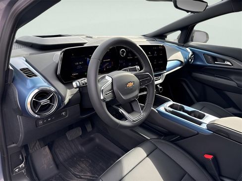 New 2026 Chevrolet Equinox EV LT image 20