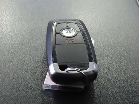 Used 2024 Ford Edge SEL image 19