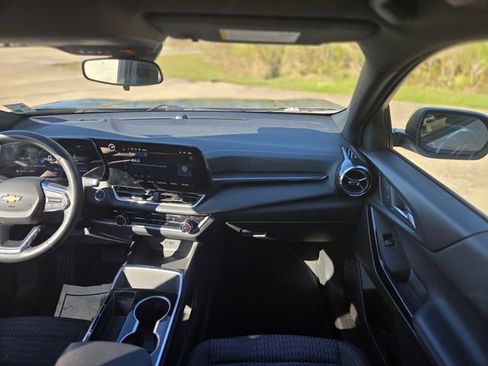 Used 2025 Chevrolet Equinox LT image 18