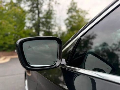 Used 2019 BMW 530i xDrive AWD/4WD image 12