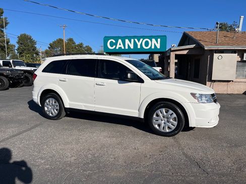 Used 2018 Dodge Journey SE image 2